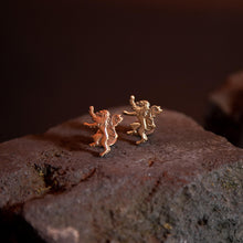 Load image into Gallery viewer, Front View of the Game of Thrones Lannister Sigil Cufflinks