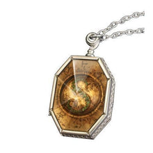 Load image into Gallery viewer, Harry Potter Horcrux Locket with Display Case.