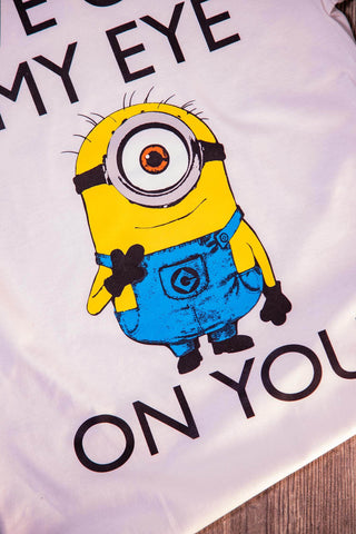 Close up Design of the Minions 'I Got My Eye On You' White T-Shirt